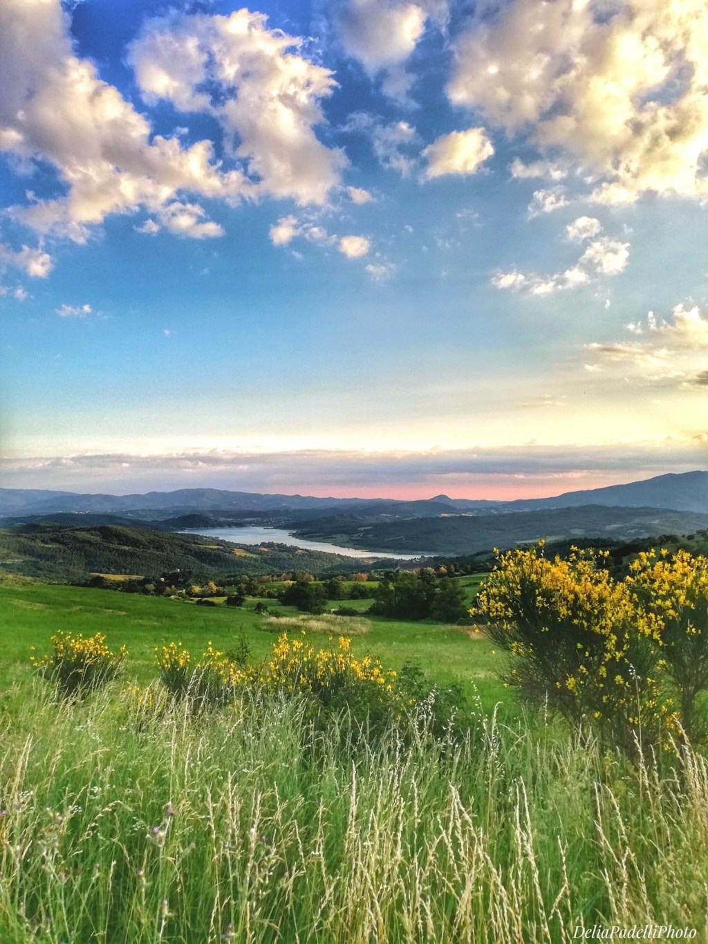 Tuscany countryside sunset view from Poggio dell'Esca – weekly rental prices